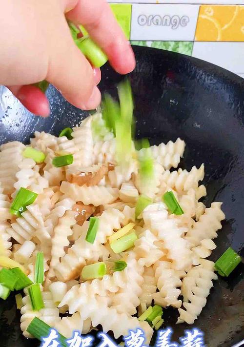 用彩椒炒鸡腿菇，让你的味蕾舞动不停（一道美味又营养的佳肴）  第1张