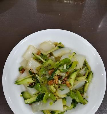 油炸豌豆粉的制作方法（如何制作出口感酥脆的油炸豌豆粉）