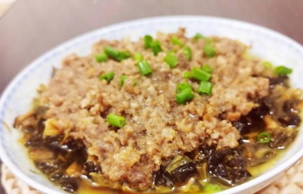 咸菜玉米蒸肉饼制作全攻略（传统风味）