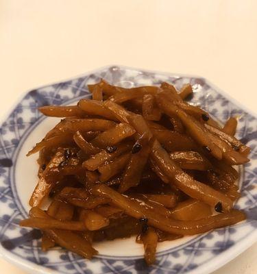 咸菜炒肚丝的做法（传统美食再现）