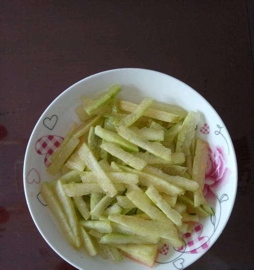 以西瓜皮制作美味泡菜（以西瓜皮为原料）