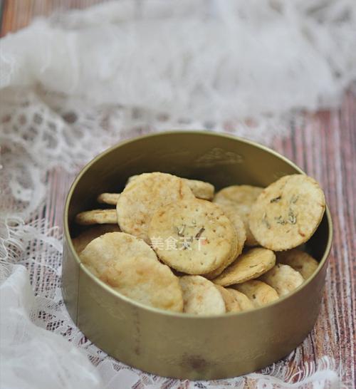 咸味土豆饼干，健康美味的烘焙选择（从选择土豆到制作）