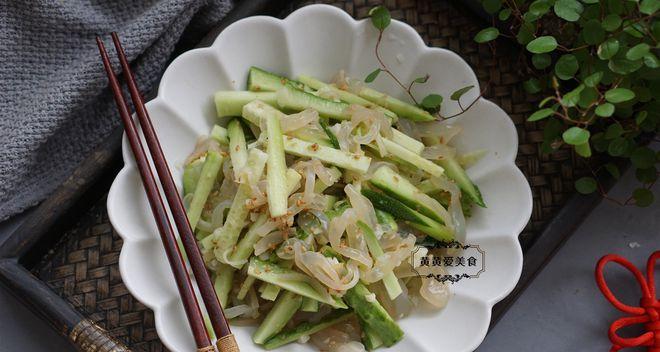 蒜香海鲜、清脆爽口，最适合夏日的一道佳肴（蒜香海鲜、清脆爽口）