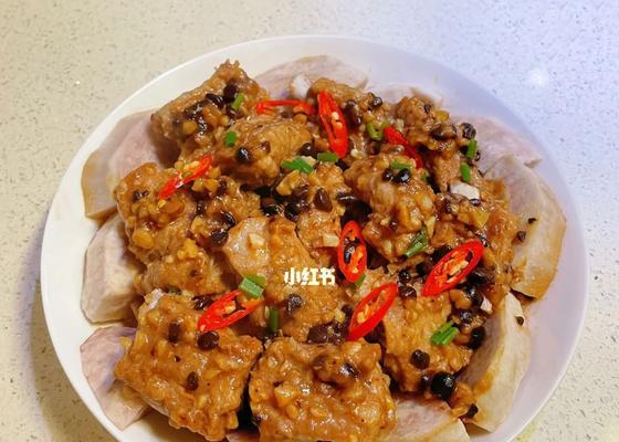 蒜蓉豆豉排骨，美味可口的中式烹饪佳品（用排骨、蒜蓉和豆豉制作的中式佳肴）