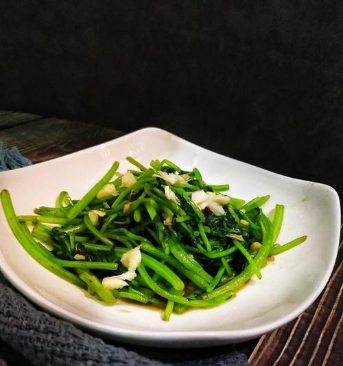 蒜蓉炒茼蒿，美味又营养（传统家常菜）