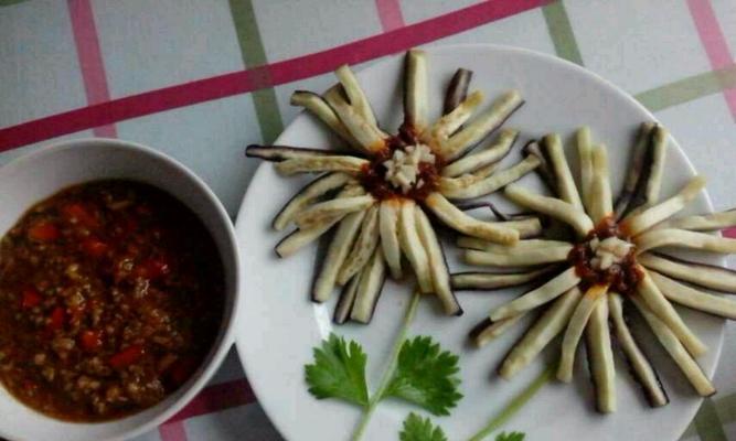 蒜泥菊花茄子的做法（家常美食）