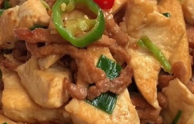 水莲炒肉丝的制作方法（健康美味的家常菜肴）