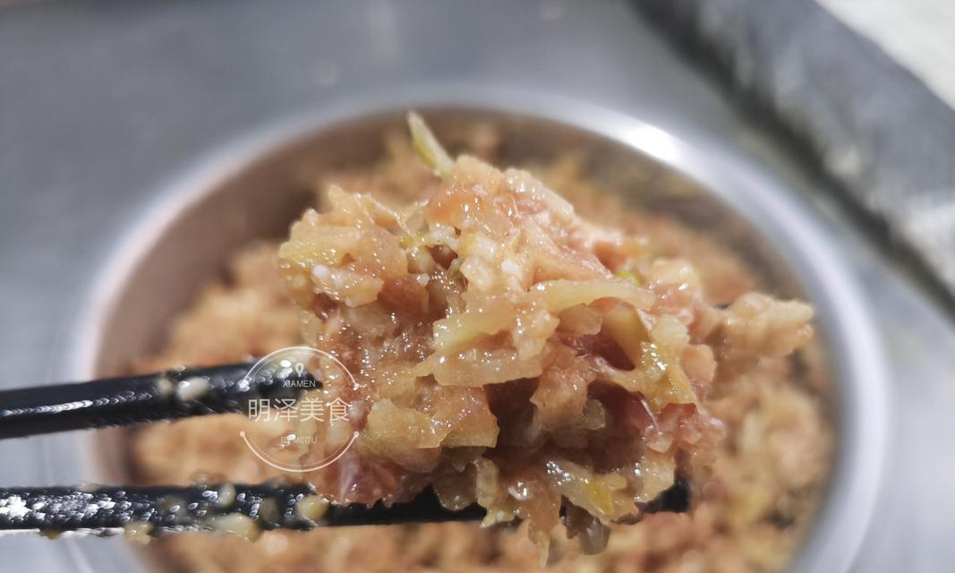 水饺配料大揭秘（自制配料让你的水饺更美味）