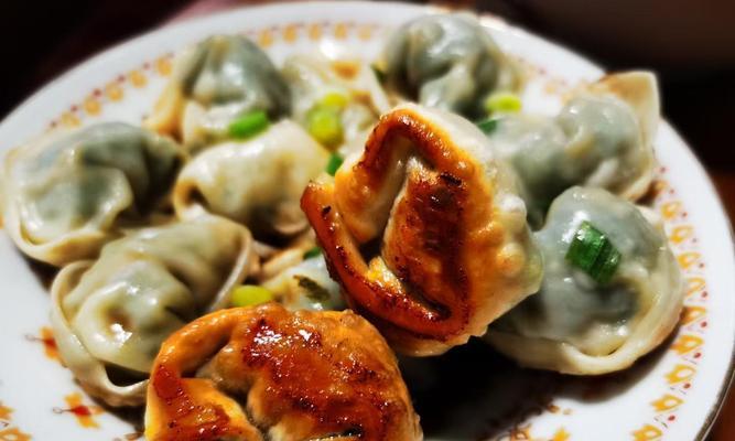 如何制作美味的生煎馄饨（学习制作香辣可口的生煎馄饨的诀窍）