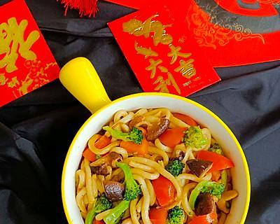 家常美食——生炒三鲜乌冬（做法详解）  第3张