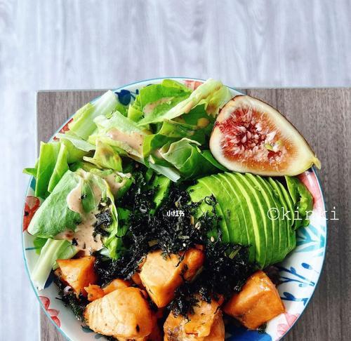 健康美味，自制生菜三文鱼沙拉（健康饮食）