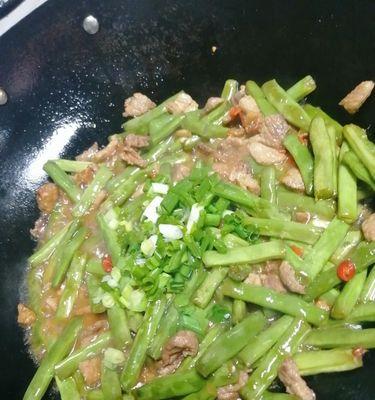 美味健康的四季豆肉片炒菜做法（传统的家常菜肴）