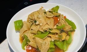 肉片炒尖椒干豆腐，美味又健康（尖椒的香气）  第3张