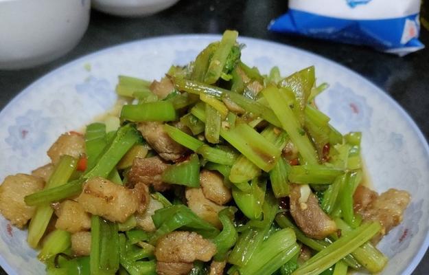 肉末蒸芹菜，健康营养又美味（简单易做的清淡菜品）