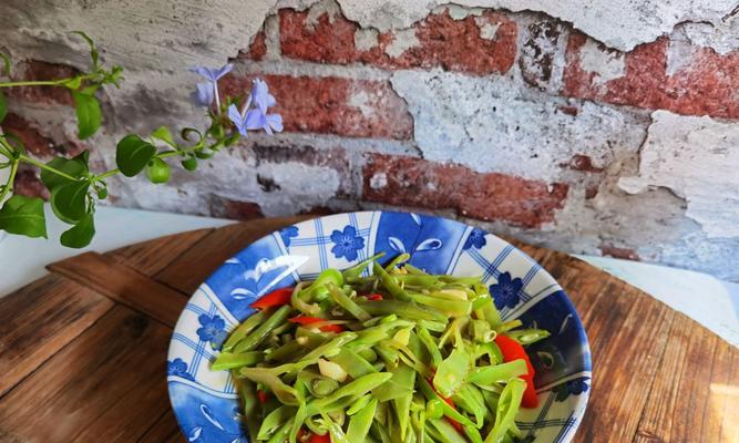 清炒扁豆丝，美味又营养（如何做出香气扑鼻的清炒扁豆丝）